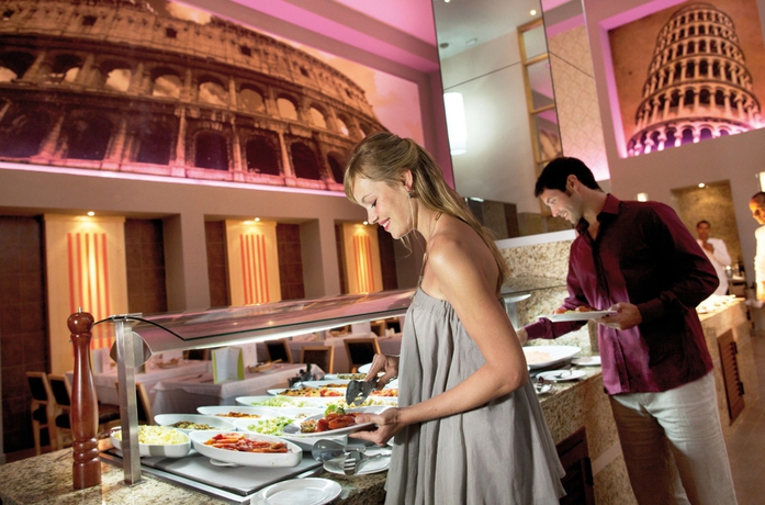 Imagen del bar/restaurante del Hotel Riu Palace Bavaro - All Inclusive. Foto 3