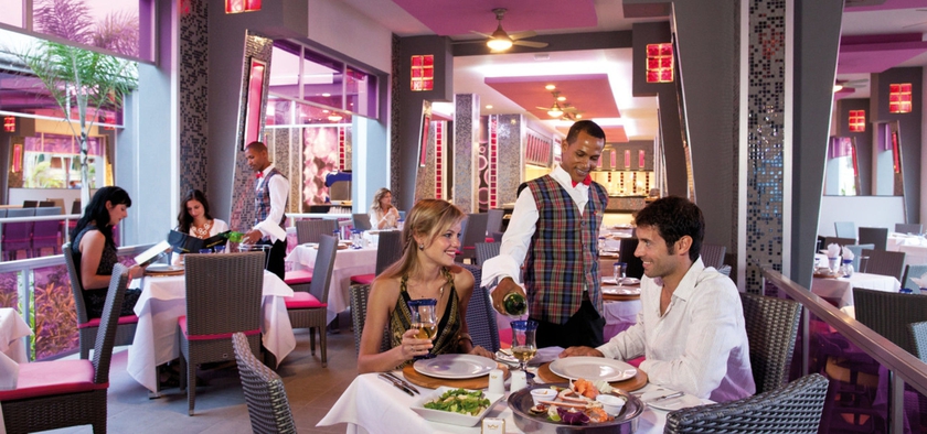 Imagen del bar/restaurante del Hotel Riu Palace Bavaro - All Inclusive. Foto 5
