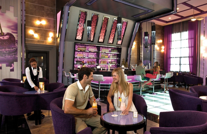 Imagen del bar/restaurante del Hotel Riu Palace Bavaro - All Inclusive. Foto 7