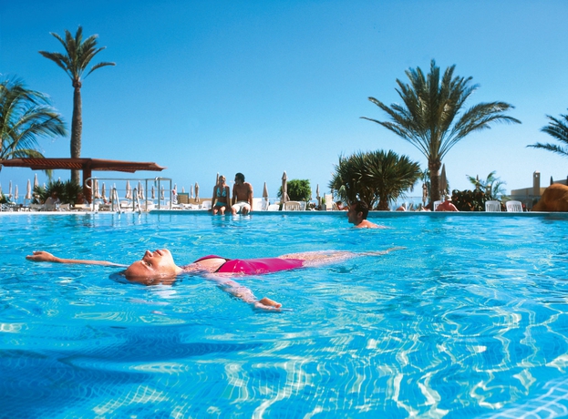 Imagen de la piscina del Hotel Riu Palace Jandia. Foto 15