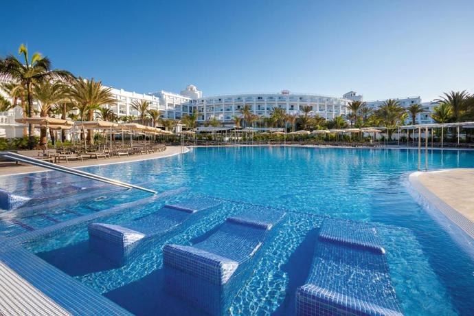 Imagen de la piscina del Hotel Riu Palace Maspalomas - Adults Only. Foto 17