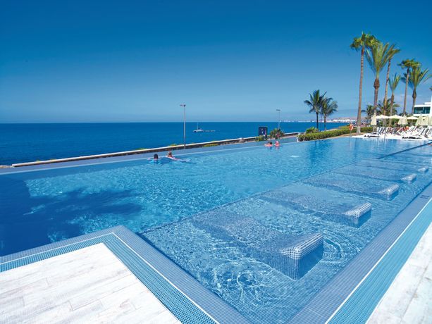 Imagen de la piscina del Hotel Riu Palace Meloneras. Foto 10
