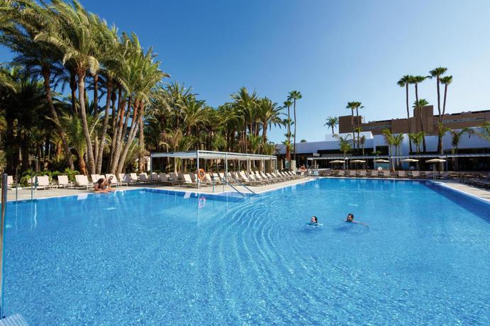 Imagen de la piscina del Hotel Riu Palace Oasis. Foto 11
