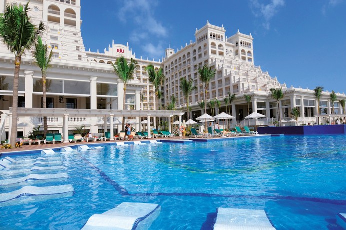 Imagen de la piscina del Hotel Riu Palace Pacifico - Adults Only - All Inclusive. Foto 9