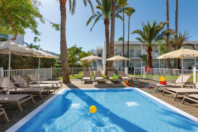 Imagen de la piscina del Hotel Riu Palace Palmeras - All Inclusive. Foto 14