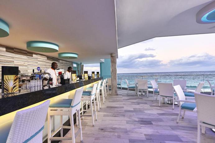 Imagen del bar/restaurante del Hotel Riu Palace Paradise Island All Inclusive - Adults Only. Foto 3