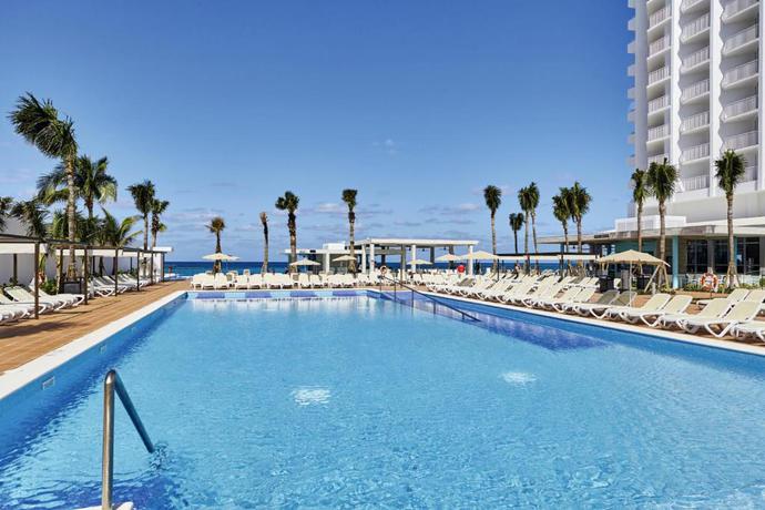 Imagen de la piscina del Hotel Riu Palace Paradise Island All Inclusive - Adults Only. Foto 22