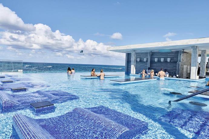 Imagen de la piscina del Hotel Riu Palace Paradise Island All Inclusive - Adults Only. Foto 23