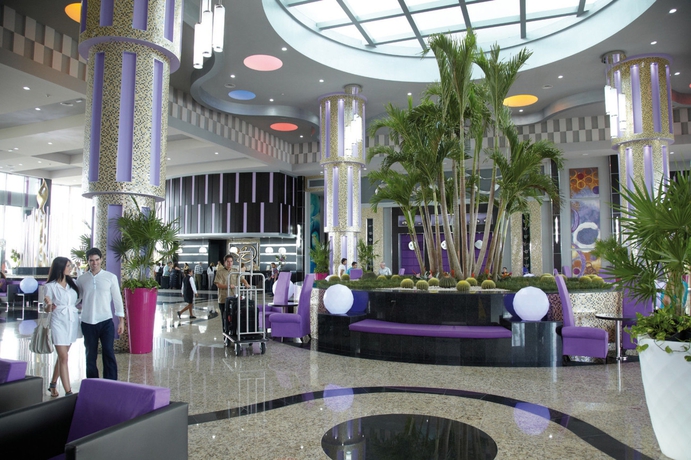 Imagen de los interiores del Hotel Riu Palace Peninsula. Foto 12