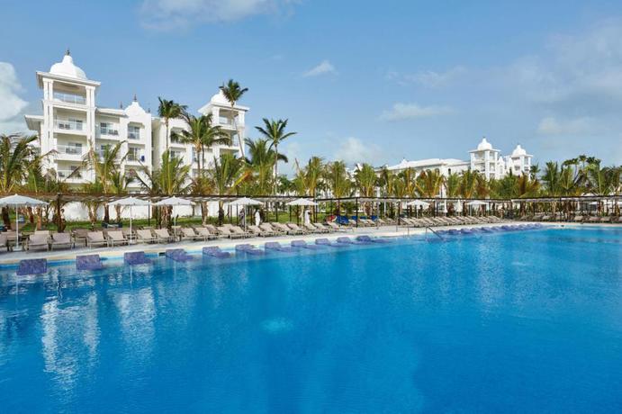 Imagen de la piscina del Hotel Riu Palace Punta Cana - All Inclusive. Foto 24