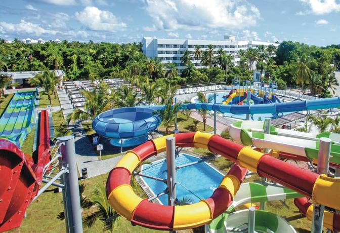 Imagen de la piscina del Hotel Riu Palace Punta Cana - All Inclusive. Foto 32