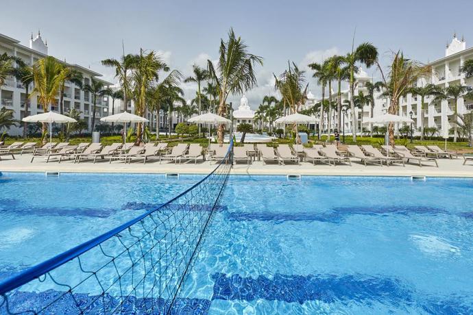 Imagen de la piscina del Hotel Riu Palace Punta Cana - All Inclusive. Foto 33