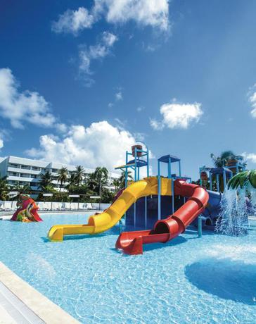 Imagen de la piscina del Hotel Riu Palace Punta Cana - All Inclusive. Foto 37