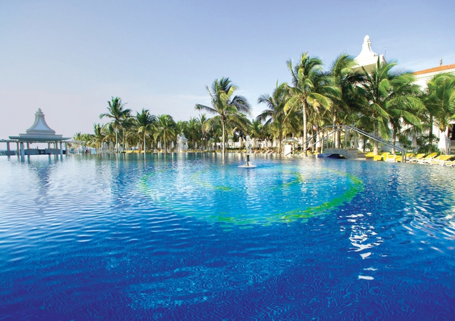 Imagen de la piscina del Hotel Riu Palace Riviera Maya All Inclusive. Foto 15