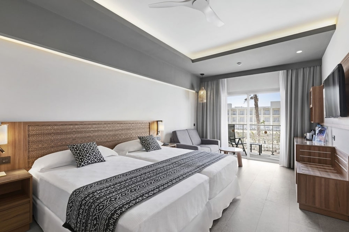 Imagen de la habitación del Hotel Riu Palace Santa Maria. Foto 10