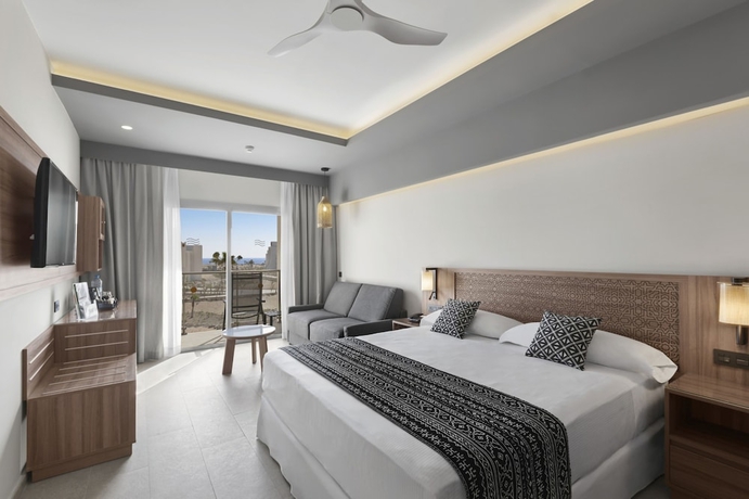 Imagen de la habitación del Hotel Riu Palace Santa Maria. Foto 14