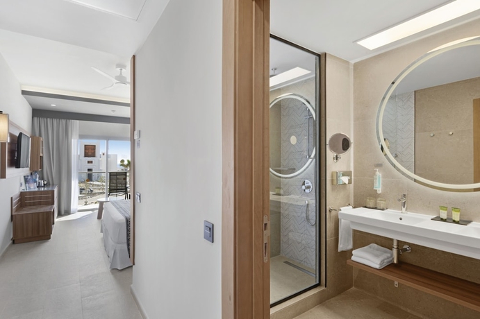 Imagen de la habitación del Hotel Riu Palace Santa Maria. Foto 18