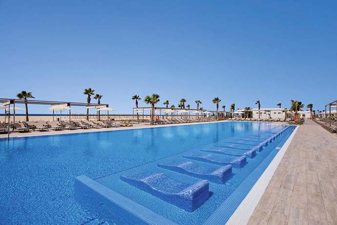 Imagen de la piscina del Hotel Riu Palace Santa Maria. Foto 28