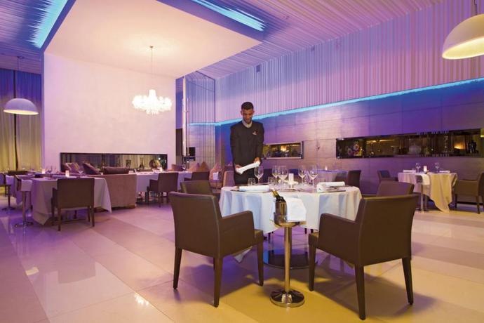 Imagen del bar/restaurante del Hotel Riu Palace Tikida Agadir - All Inclusive. Foto 2