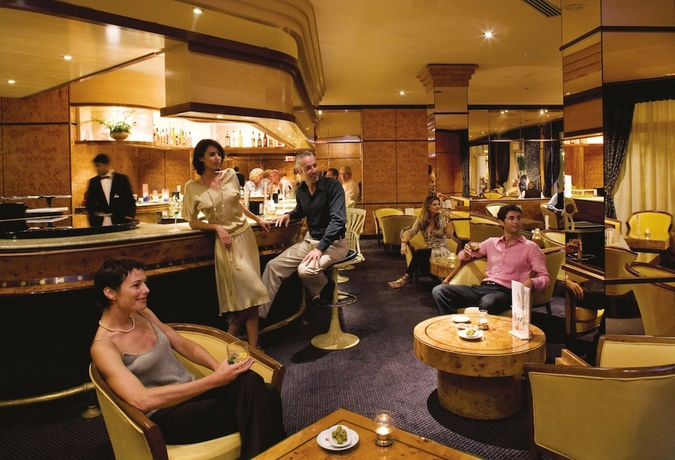 Imagen de los interiores del Hotel Riu Palace Tres Islas. Foto 9