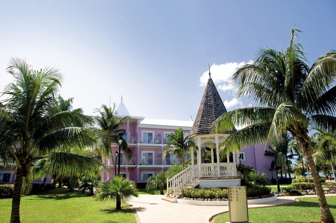 Imagen de los exteriores del Hotel Riu Palace Tropical Bay - All Inclusive. Foto 15