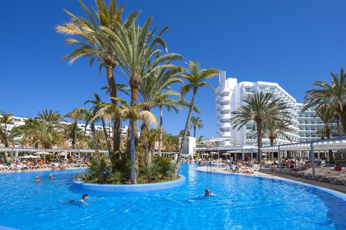 Imagen de la piscina del Hotel Riu Papayas - All Inclusive. Foto 13