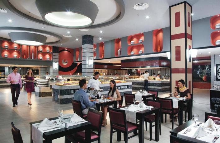 Imagen del bar/restaurante del Hotel Riu Playa Blanca - All Inclusive. Foto 4