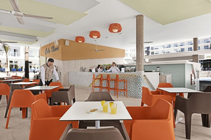 Imagen del bar/restaurante del Hotel Riu Playa Park - 0'0 All Inclusive. Foto 2