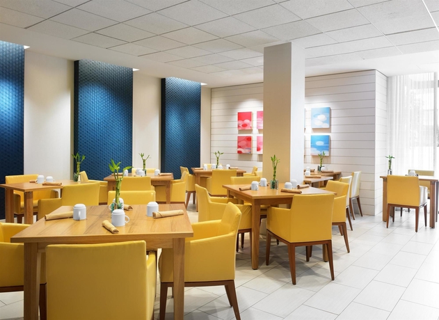 Imagen del bar/restaurante del Hotel Riu Plaza Fisherman´s Wharf. Foto 2