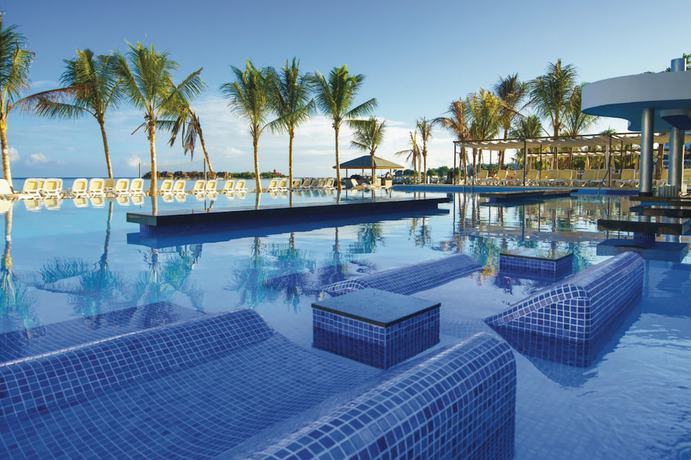 Imagen de la piscina del Hotel Riu Reggae - Adults Only - All Inclusive. Foto 16