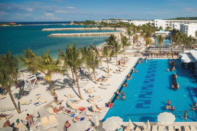 Imagen de la piscina del Hotel Riu Reggae - Adults Only - All Inclusive. Foto 17