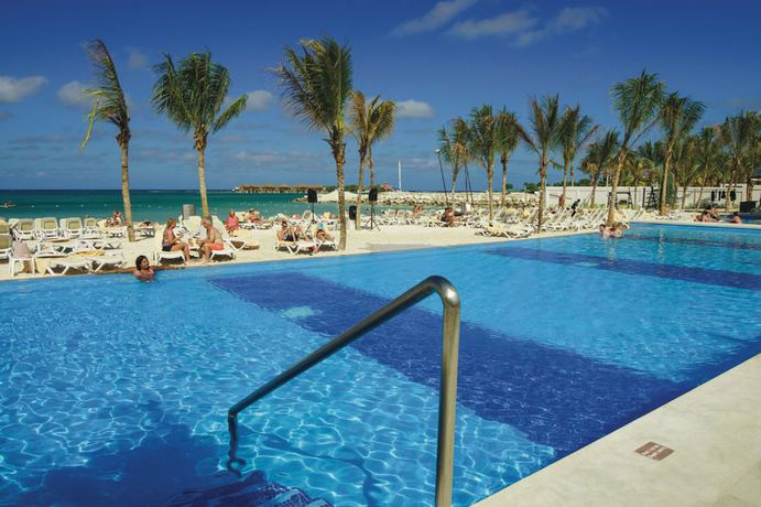 Imagen de la piscina del Hotel Riu Reggae - Adults Only - All Inclusive. Foto 18