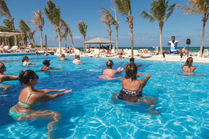 Imagen de la piscina del Hotel Riu Reggae - Adults Only - All Inclusive. Foto 20