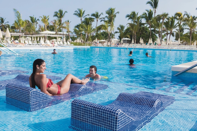 Imagen de la piscina del Hotel Riu Republica - Adults Only - All Inclusive. Foto 17