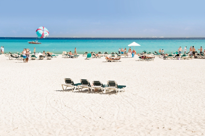 Imagen de los exteriores del Hotel Riu Tequila. Foto 11