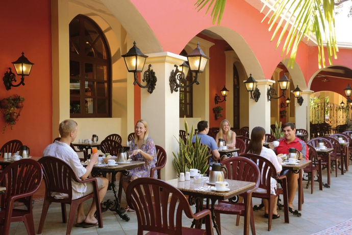 Imagen del bar/restaurante del Hotel Riu Tequila. Foto 5