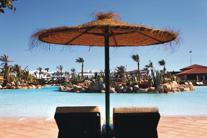 Imagen de la piscina del Hotel Riu Tikida Dunas - All Inclusive. Foto 24