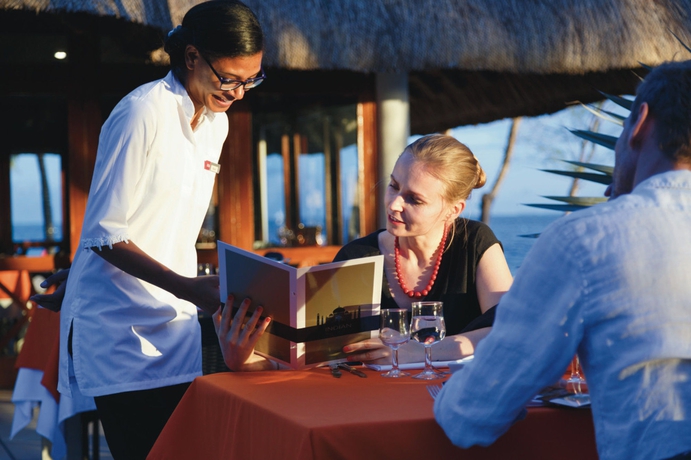 Imagen del bar/restaurante del Hotel Riu Turquoise - All Inclusive. Foto 5