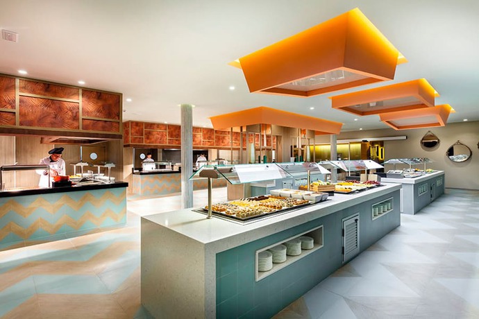 Imagen del bar/restaurante del Hotel Riu Vistamar - All Inclusive. Foto 3