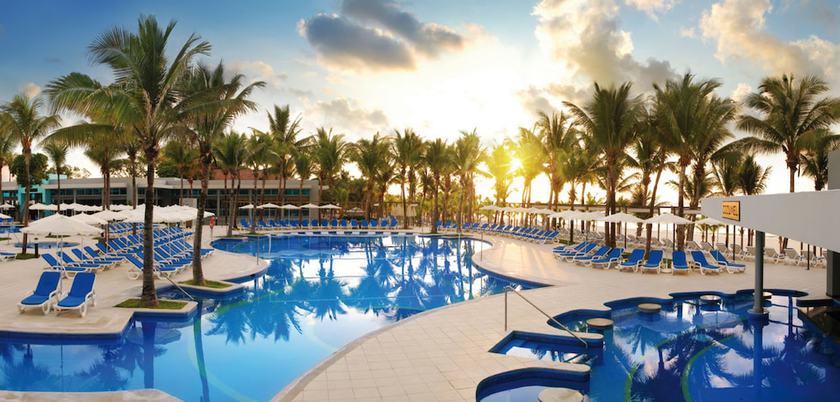 Imagen de la piscina del Hotel Riu Yucatan All Inclusive. Foto 13