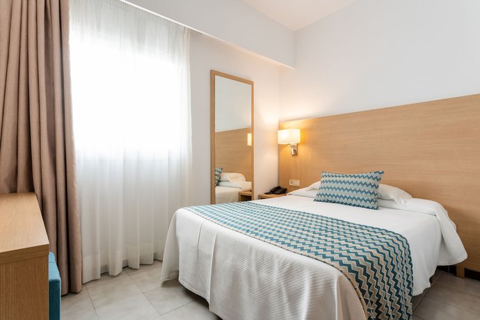 Imagen de la habitación del Hotel Riutort. Foto 6