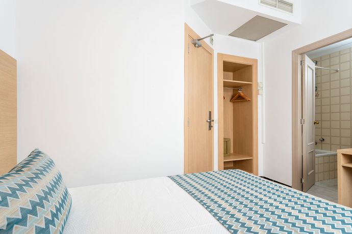 Imagen de la habitación del Hotel Riutort. Foto 7