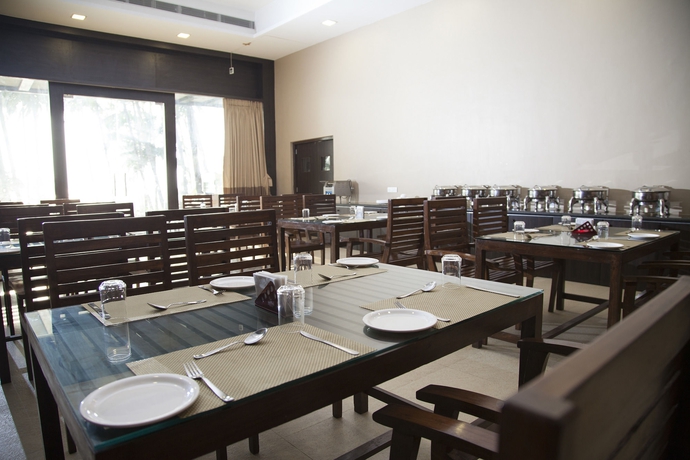 Imagen del bar/restaurante del Hotel Riva Beach Resort. Foto 2