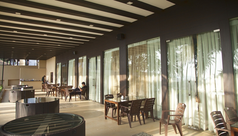 Imagen del bar/restaurante del Hotel Riva Beach Resort. Foto 5