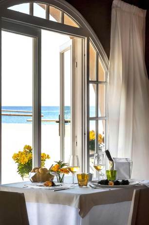 Imagen del bar/restaurante del Hotel Riva Del Sole, Campo nell'Elba. Foto 2