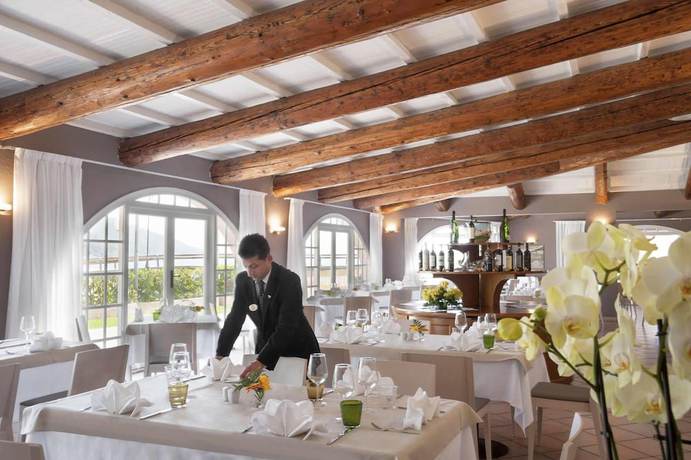 Imagen del bar/restaurante del Hotel Riva Del Sole, Campo nell'Elba. Foto 4