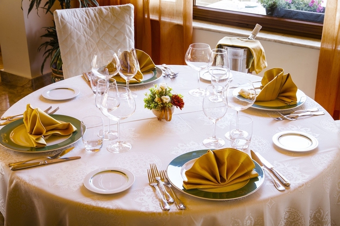 Imagen del bar/restaurante del Hotel Riva Del Sole, Cefalu. Foto 2