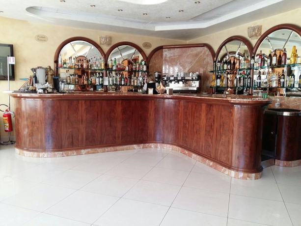 Imagen del bar/restaurante del Hotel Riva Del Sole, Porto Cesareo. Foto 2