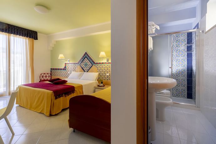 Imagen de la habitación del Hotel Riva Del Sole, San Vito Lo Capo. Foto 11