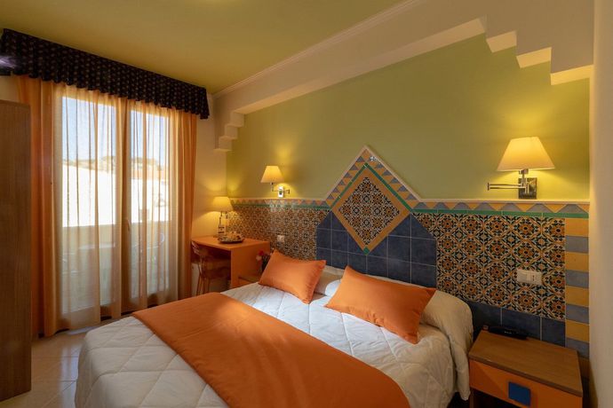 Imagen de la habitación del Hotel Riva Del Sole, San Vito Lo Capo. Foto 13